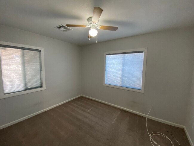 Building Photo - 2032 W Medlock Dr