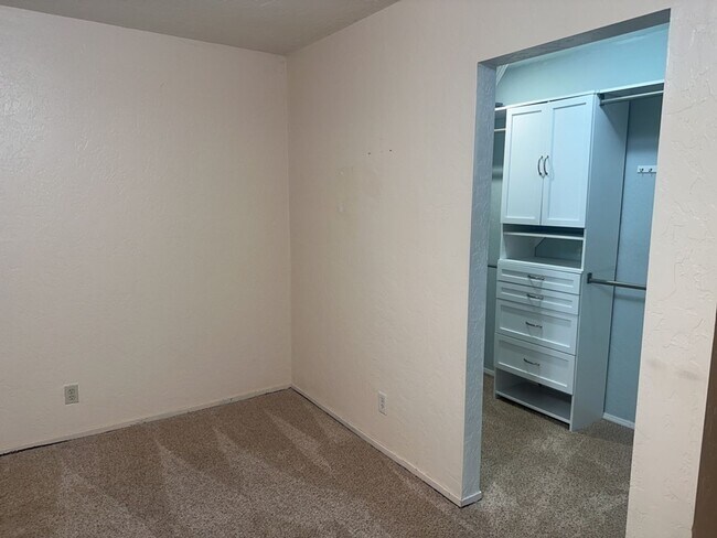 Building Photo - Pet-Friendly AMAZING Home Close To Town, Yet Private And Peaceful!