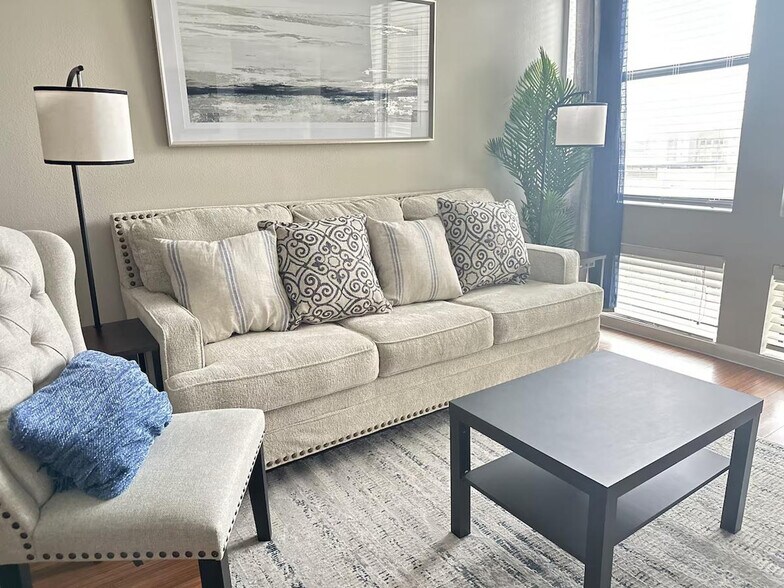 Building Photo - 800 Town and Country Blvd