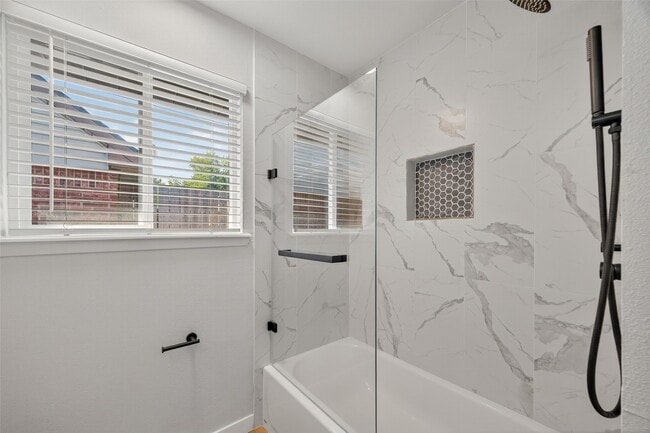 Building Photo - 11742 N Little John Cir