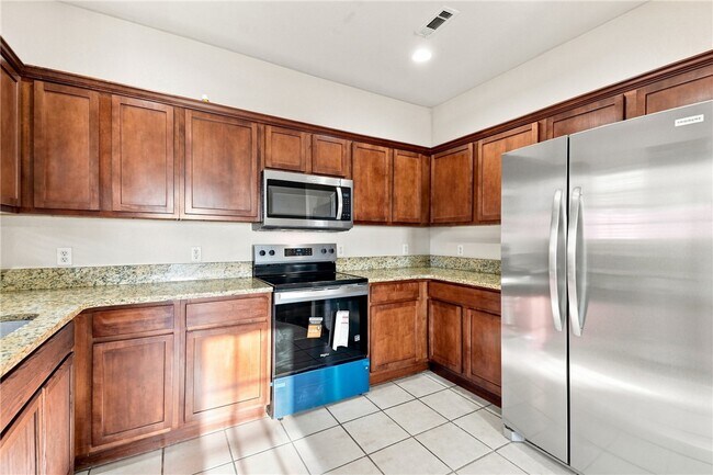 Building Photo - 3207 SW Deerfield Blvd