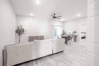 Building Photo - 2414 Penick Rd