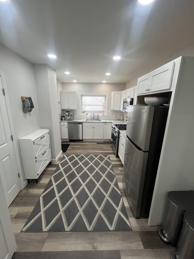 Building Photo - 220 E Liberty St