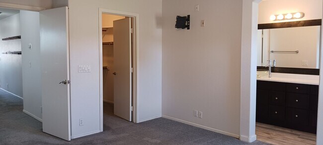 Building Photo - 3 Bed / 2 Bath with Loft and Pool