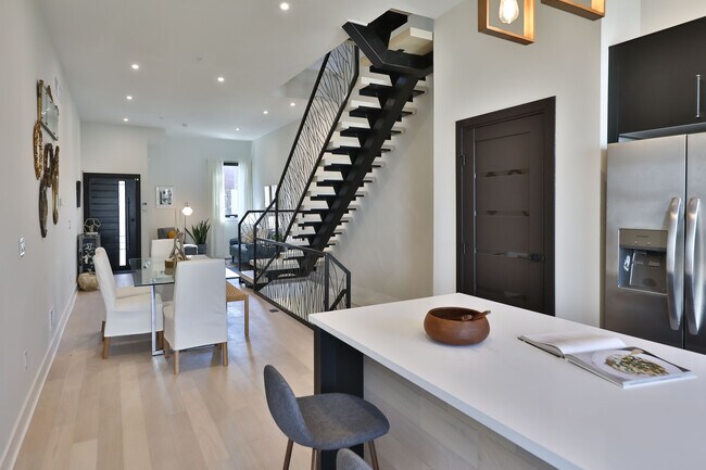 Building Photo - 2541 Turner St