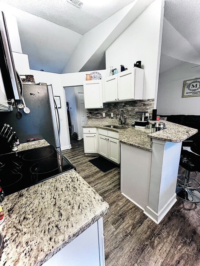 Building Photo - 11 Brindlewood Dr