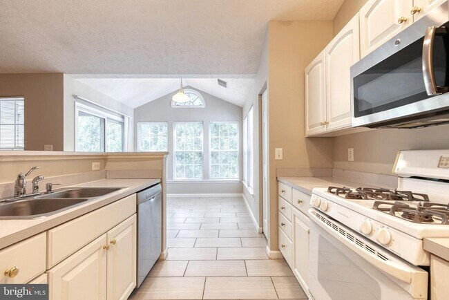 Building Photo - 8704 Natures Trail Ct