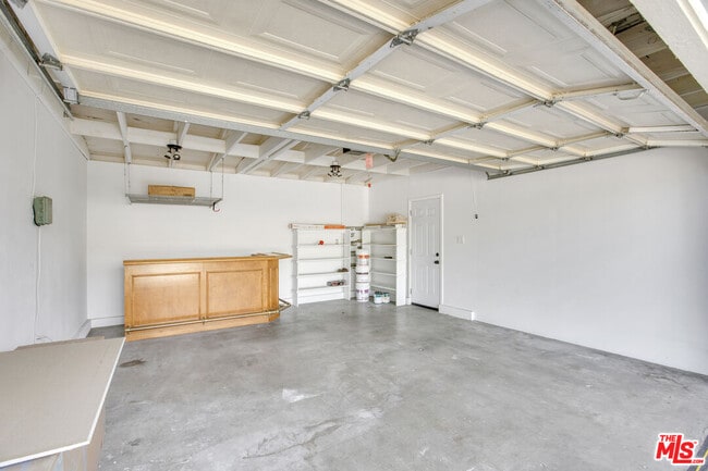 Building Photo - 7212 W 91st St