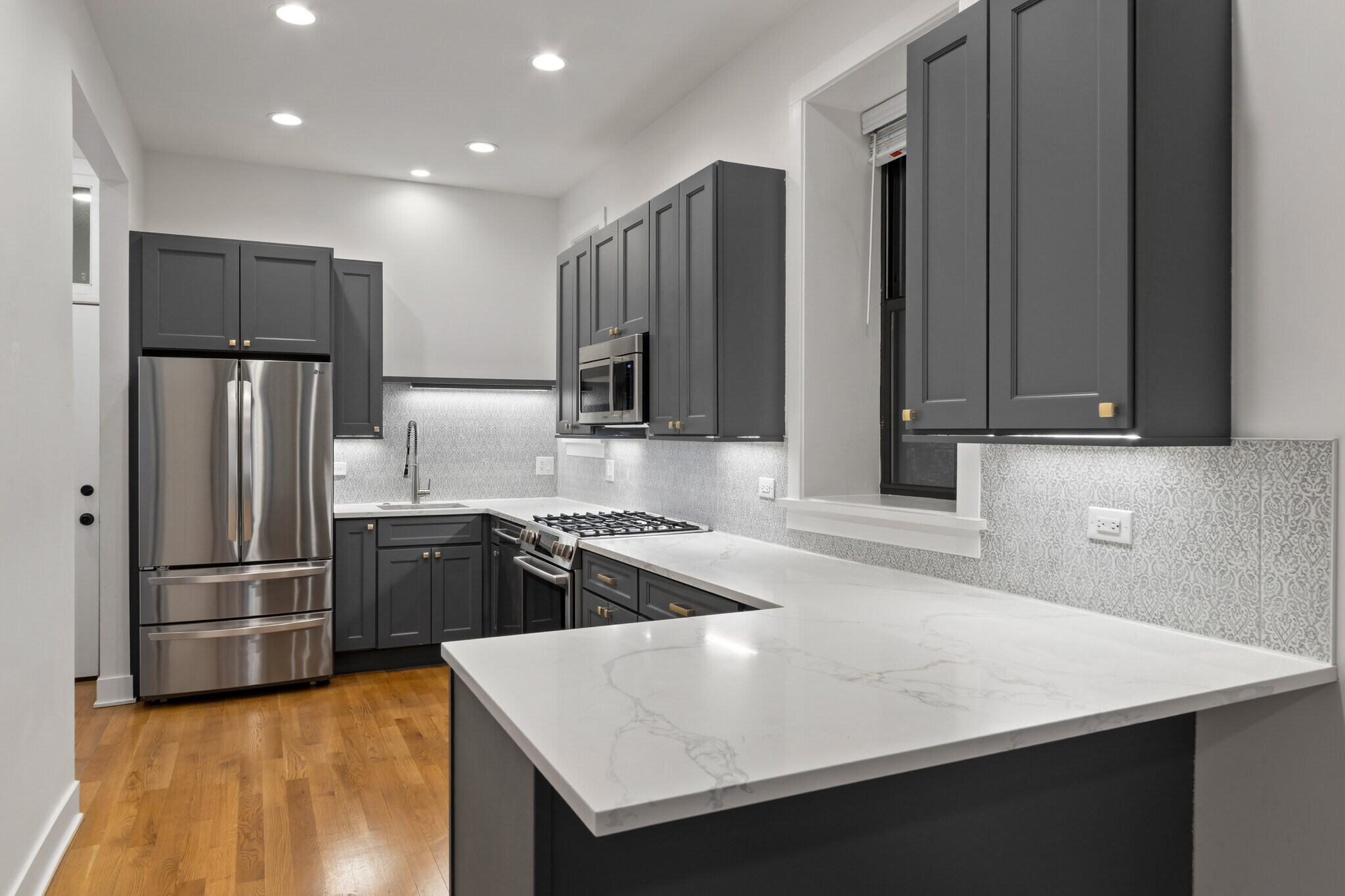 Building Photo - 3517 N Reta Ave