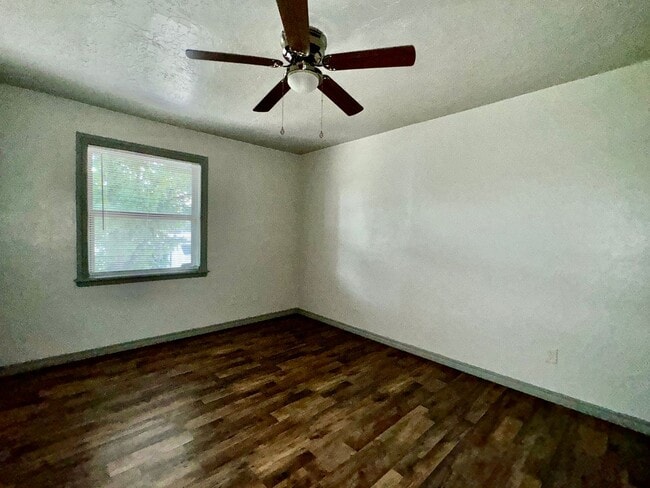 Building Photo - 505 Oak Ave - Ln