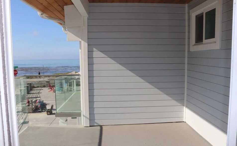 Building Photo - 902 W Cliff Dr