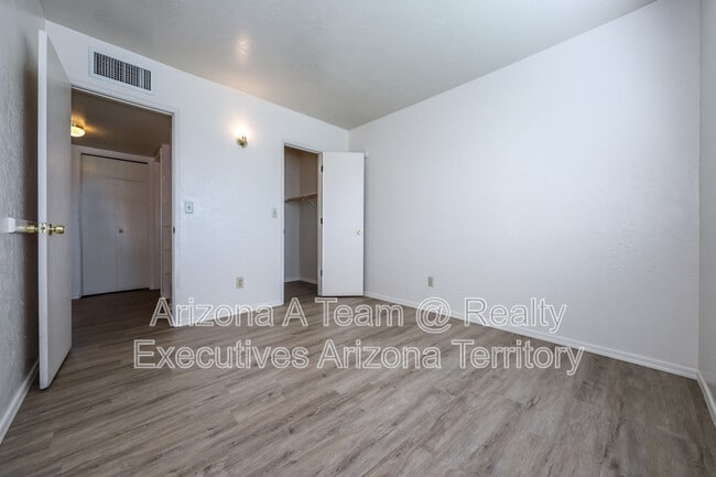 Building Photo - 312 E 24th St