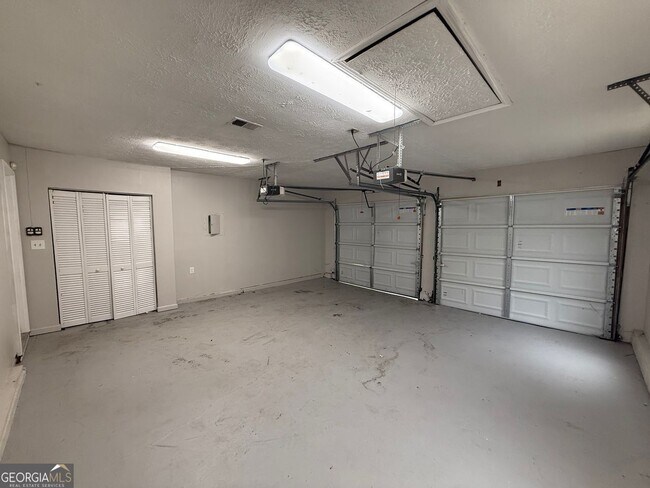 Building Photo - 10375 Larrack Ct