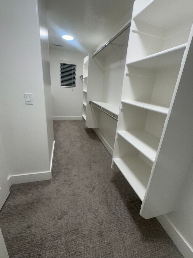 Building Photo - Beautiful Traverse Mtn. Townhome for rent!