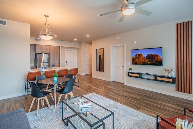 Building Photo - 2044 S Willow Creek Apartment