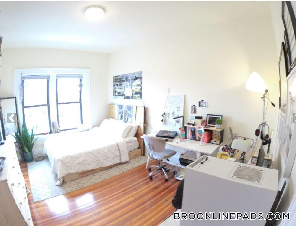 Building Photo - 1463 Beacon St