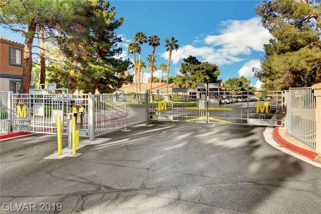 Building Photo - 220 Mission Newport Ln