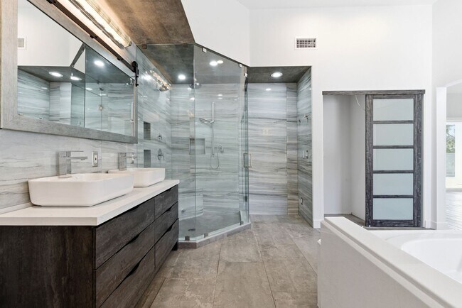 Building Photo - 4520 Park Cordero
