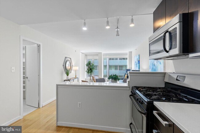 Building Photo - 1101 3rd St SW