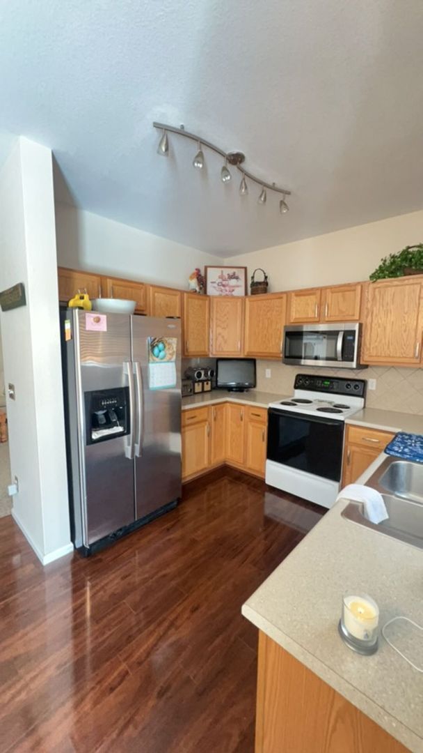 Building Photo - Beautiful single family Ranch style home Available!