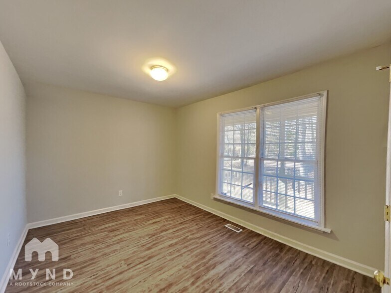 Building Photo - 409 Triple Crown Cir