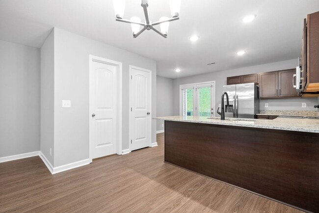 Building Photo - Pet Friendly Two Bedroom!