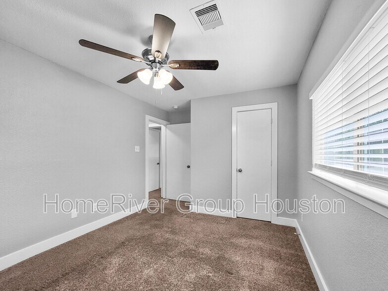 Building Photo - 10711 Cobblecreek Way