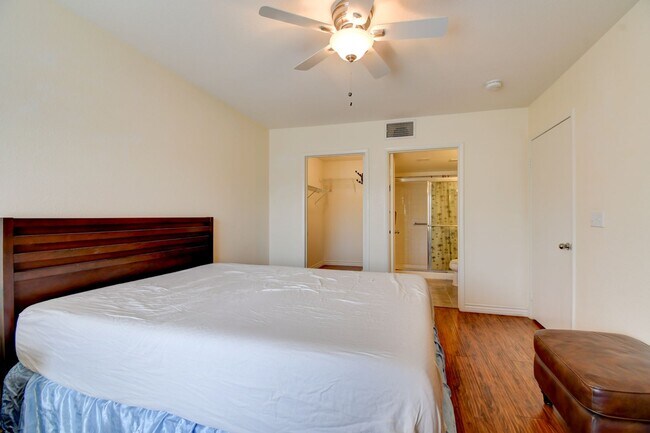 Building Photo - Serene Summerlin Condo Must See