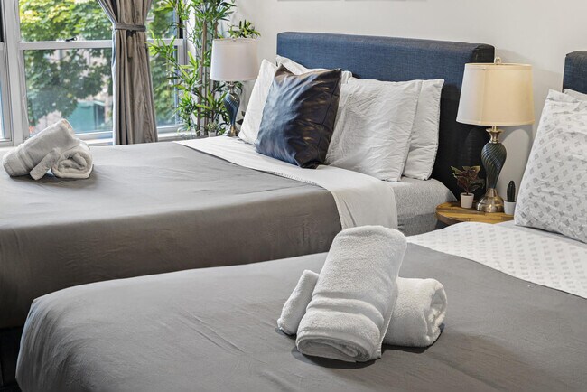 Building Photo - 601 Albany St