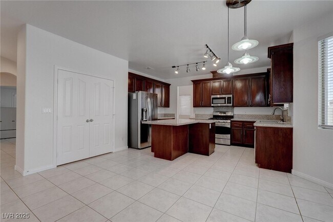 Building Photo - 242 Water Bridge Ct