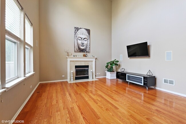 Building Photo - 800 Deroo Lp