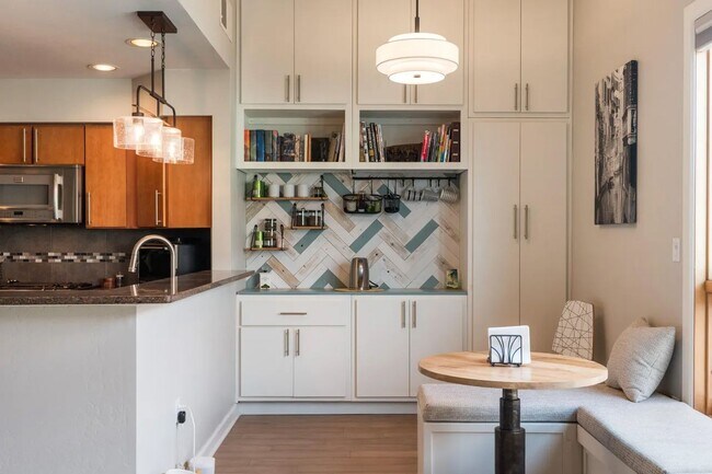 Building Photo - Modern Art Deco Two Bedroom Condo in Nob Hill