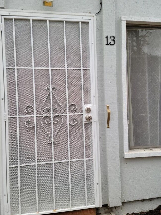 Building Photo - 2 Bedroom, 1 Bathroom Apartment In Canyonville.