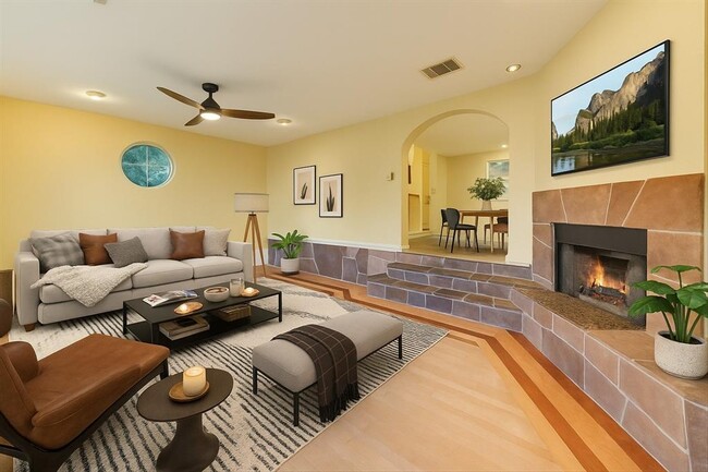 Building Photo - 2405 Bahama Rd