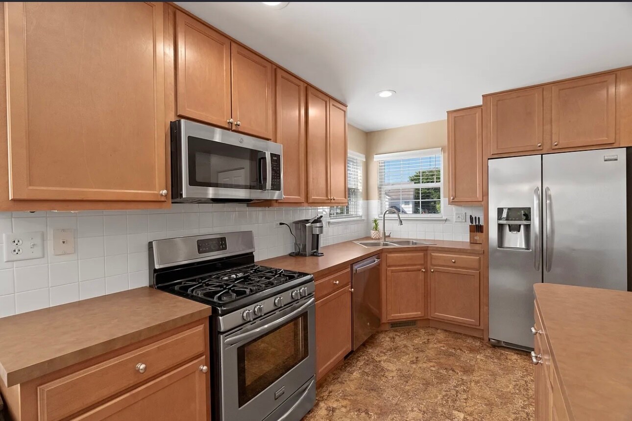 Building Photo - 1247 Waverly Dr