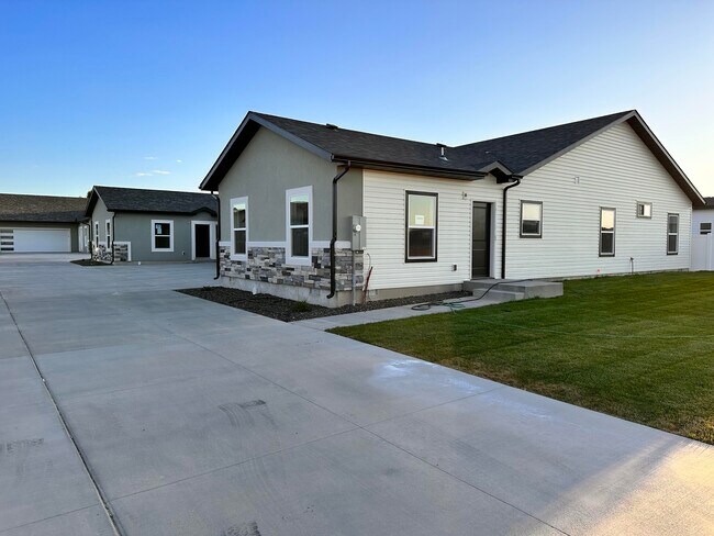 Building Photo - 1015 Cheney Dr W