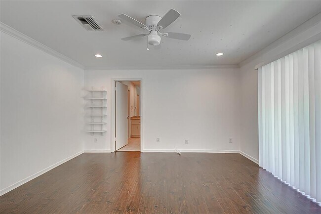 Building Photo - 201 Vanderpool Ln