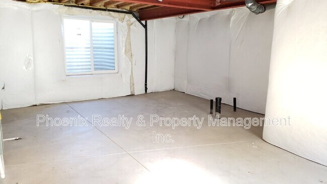 Building Photo - 302 St Ida Cir
