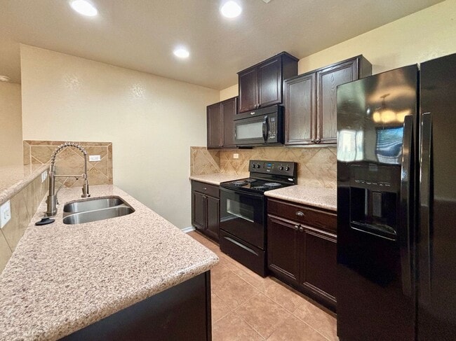 Building Photo - Bright and Open 4 bedroom 2 bath Single Story Home on the NE side of SA!