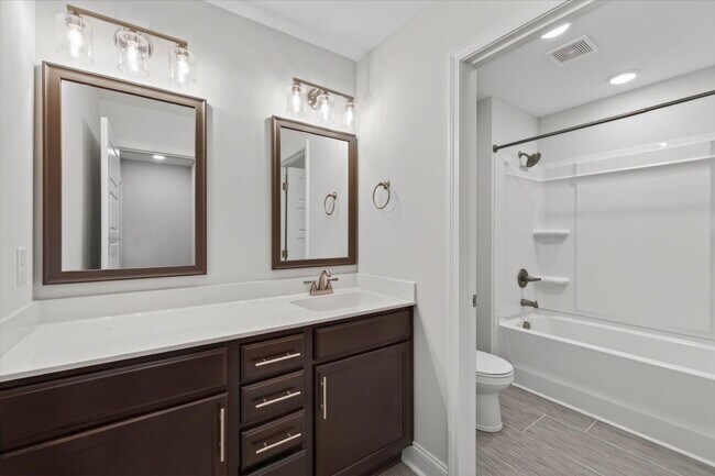 Building Photo - 4 Bedroom Pet Friendly Home For Rent with Club House, Comm. Pool, & Comm Gym Access!
