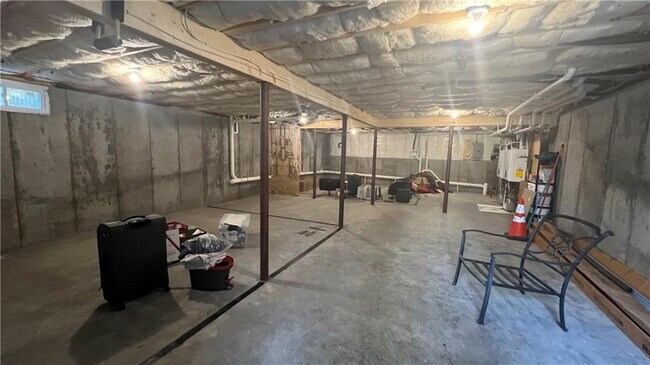Building Photo - 31 Padelford St