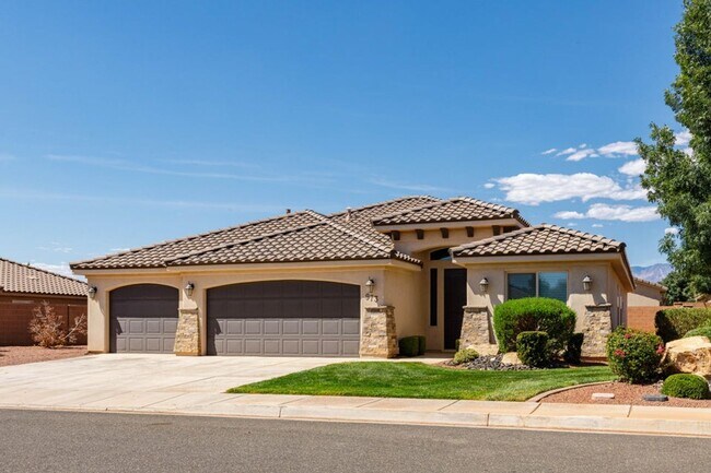 Building Photo - Beautiful 4 Bedroom Home!