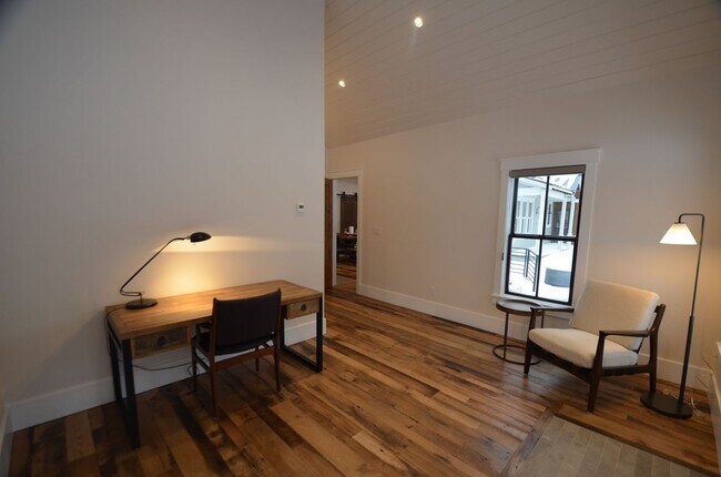 Building Photo - 300 Washington Rd