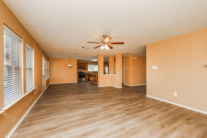 Building Photo - 2405 Becard Dr