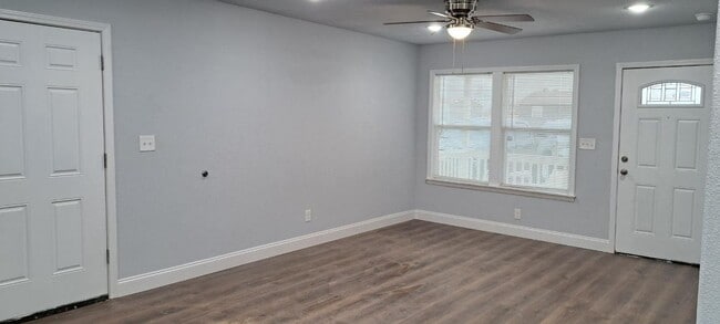 Building Photo - 3 Bedroom in Slaton