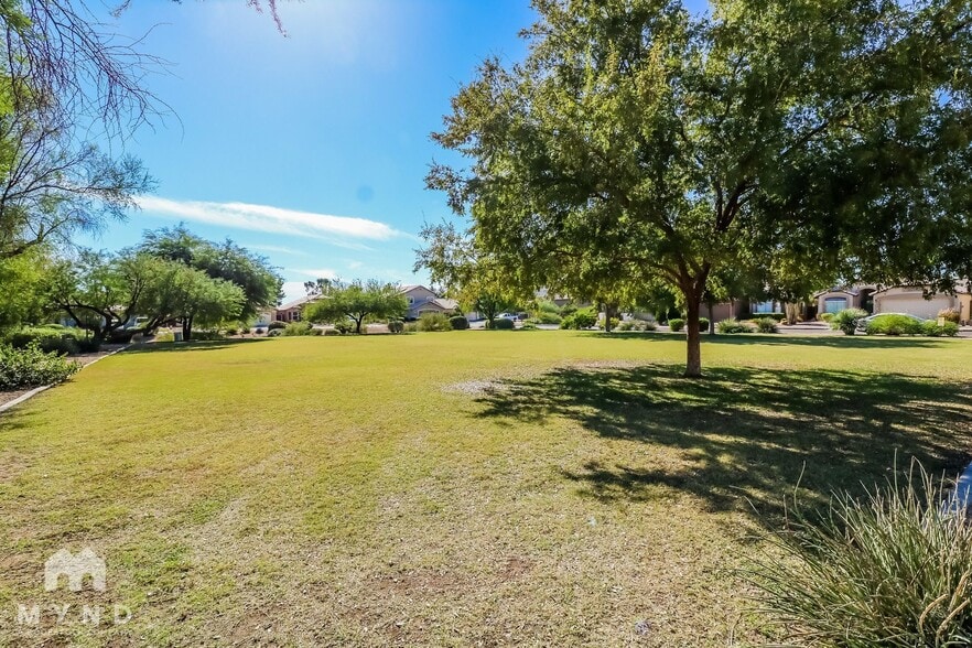 Building Photo - 2303 E Aire Libre Ave