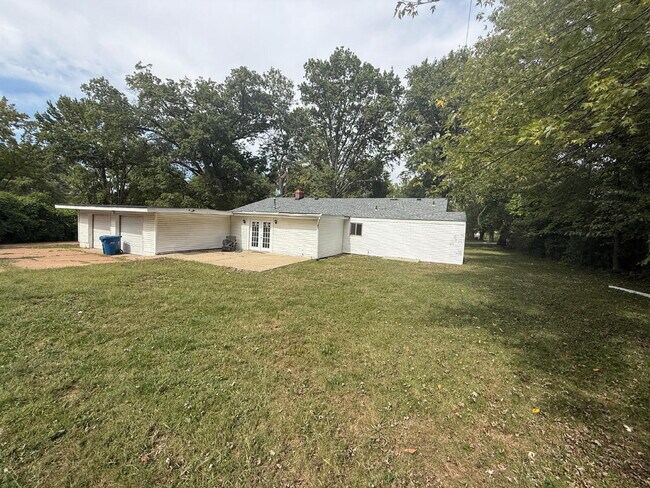 Building Photo - Beautiful 4 Bedroom Rental in Berkeley, MO...