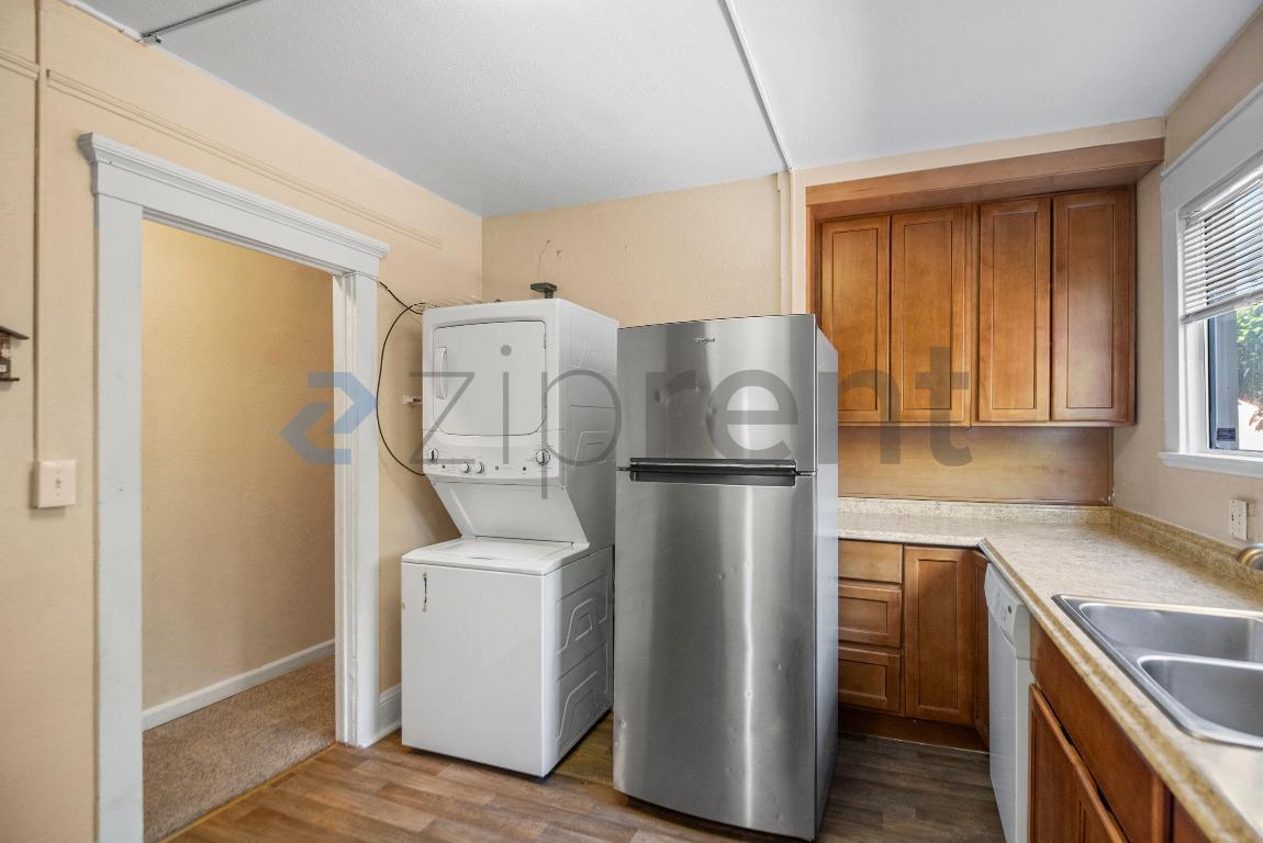 Building Photo - 1613 Pomona St