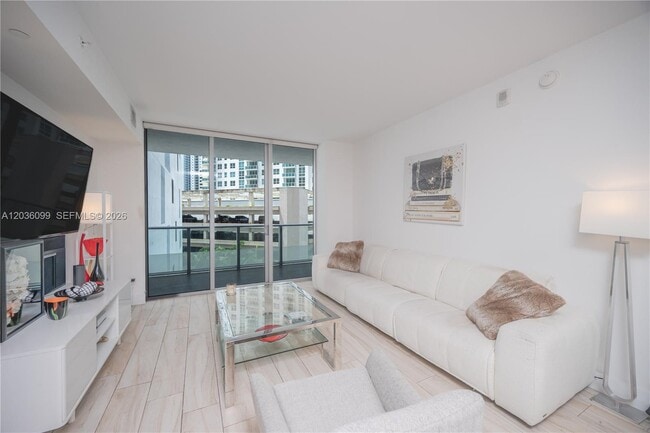 Building Photo - 1300 Brickell Bay Dr