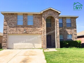 Building Photo - Spacious 4-Bedroom Home with Fireplace & Large Backyard in SW Fort Worth